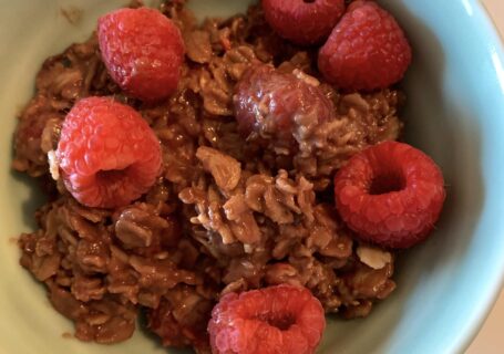 raspberry-chocoloate-oatmeal-bowl-
